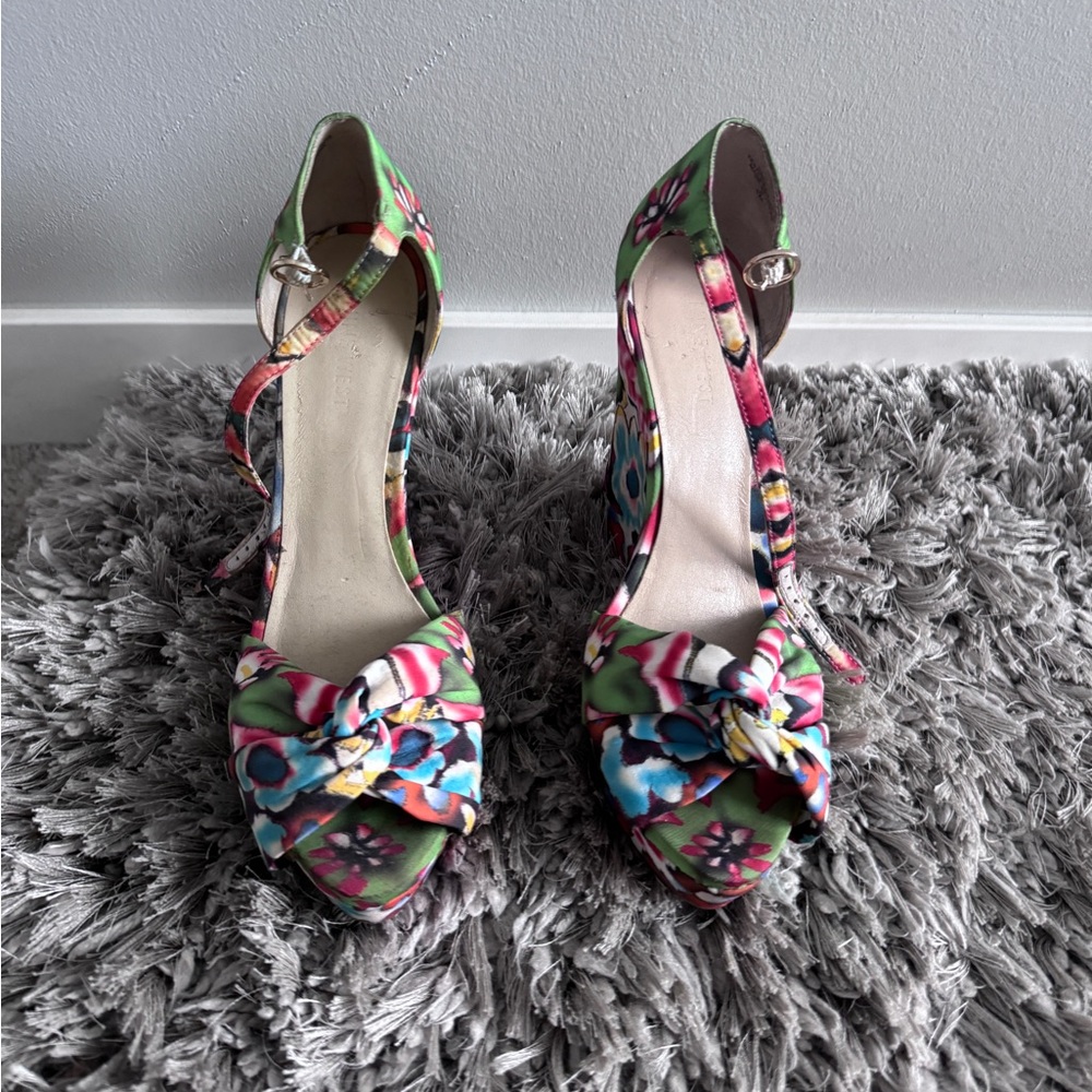 Nine West Floral Wedges. Sz 9.